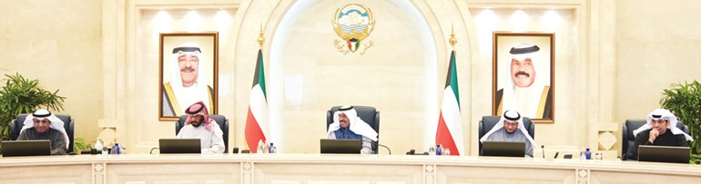 رئيس الوزراء وقف استثناءات الكويتيون سواسية