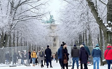 الثلوج توقِف رحلات الطيران والقطارات في ميونيخ